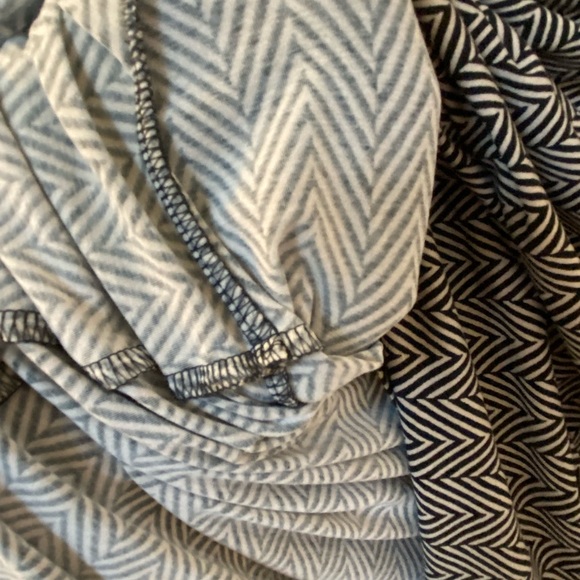 J McLaughlin lightweight knit turtleneck, size small - Picture 5 of 7